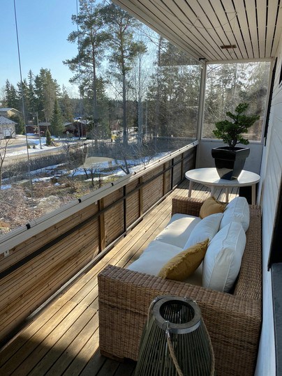Aidonnäköinen upea ja iso Bonzai-puu mustassa ruukussa, 80cm