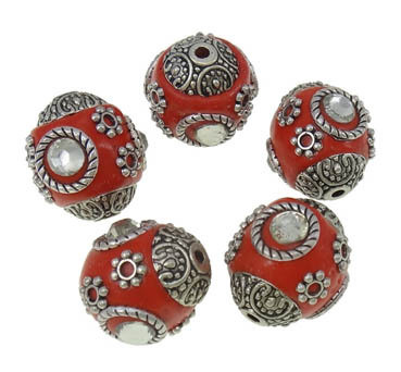 Indonesialainen koristehelmi 15x17 mm punainen