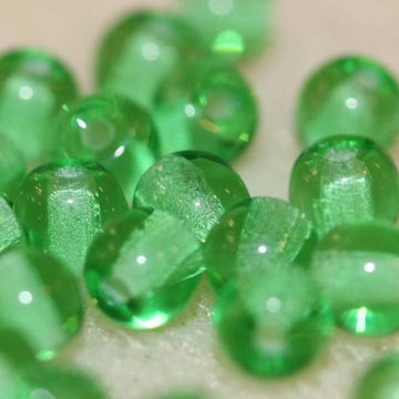 Tsekkkiläinen 4 mm lasihelmi vihreä