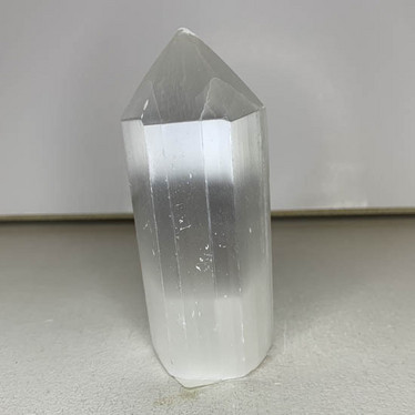 Seleniitti obeliski 10cm