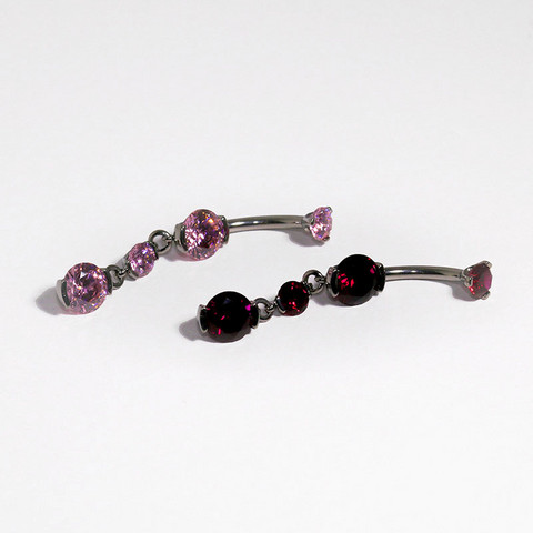 Triple prong-set gem navel curve