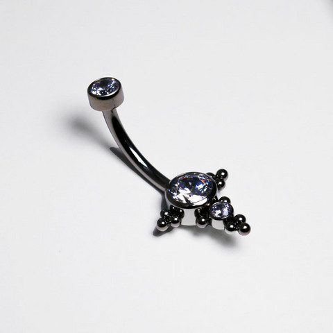 Triple bead cluster navel bar