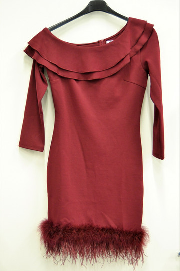 Viininpunainen mekko