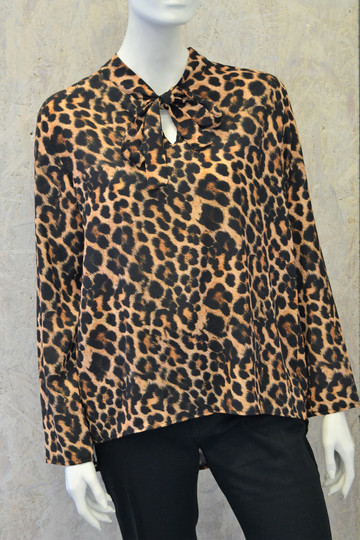 Leopardi kuvioinen pusero