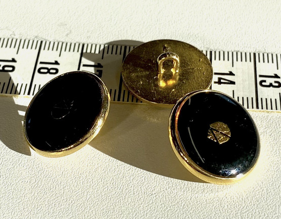 Kantanappi musta/kulta 20mm