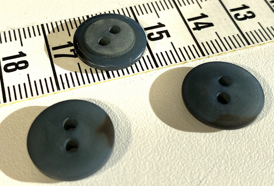 Muovinappi harmaa 15mm