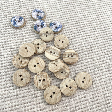 Kuviollinen nappi: sininen / beige muovi 15mm