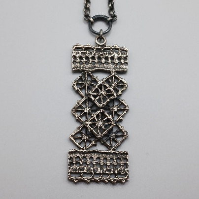 Kaulakoru, Pitsi, design Pentti Sarpaneva