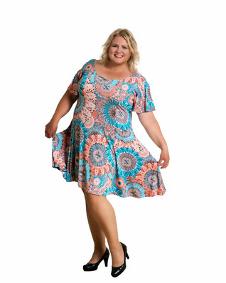 Plus-koon kirjava Magna-mekko