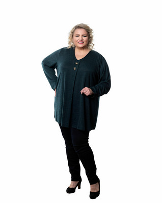 Vihreä neuletunika napeilla Plus-koot L ja 3XL