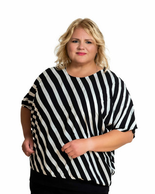 Leah Caira plus-koon raitapaita