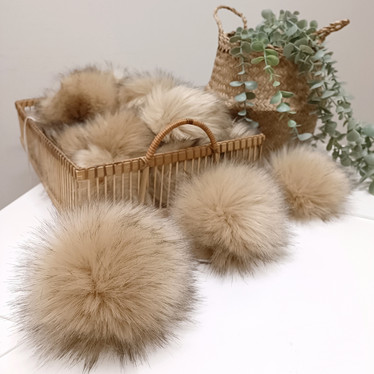 Puuteribeige tupsu, 15cm