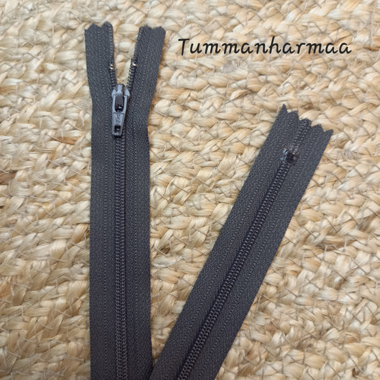 YKK Umpivetoketju 40 cm Tummanharmaa