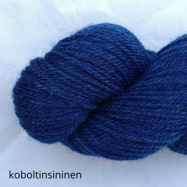 Ylellisen pehmeä Vuonue Pentti kampalanka, 140x3, 100 g / 240 m