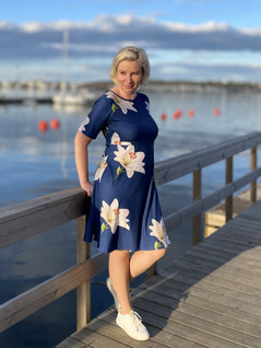 Helmi kellomekko. Lilja marine