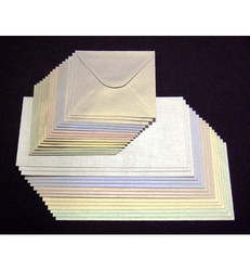 Le Suh 13.5 x 13.5 cm helmiäiskorttipohja ja kirjekuori, 15 kpl