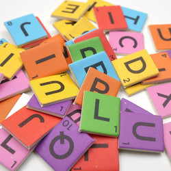 Dovecraft Mini Letter Tiles -koristeet, Brights
