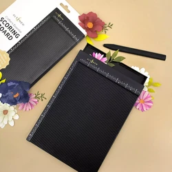 Altenew Crafter's Essential Scoring Board -nuuttausalusta