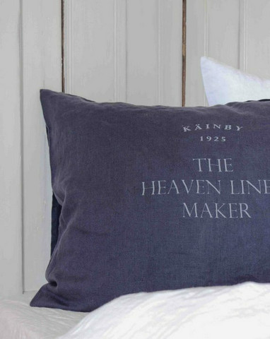Heaven Linen tyynyliina yön sininen logolla, Käinby