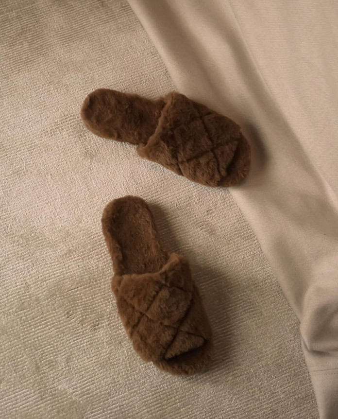 Flattered, Leslie Teddy sandal