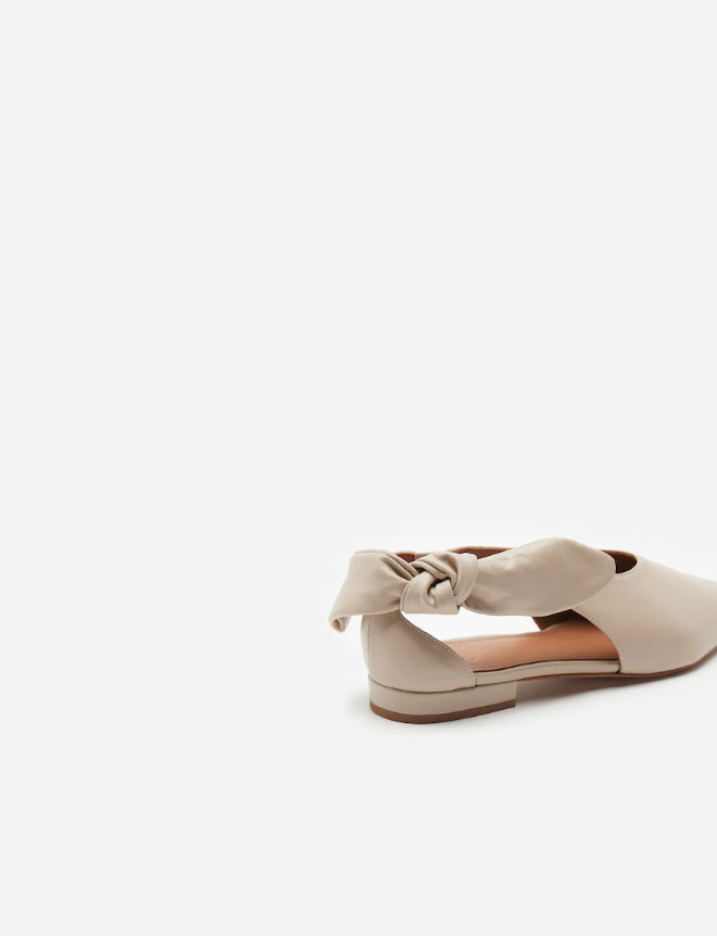 Flattered, Ulrica Ballerinat