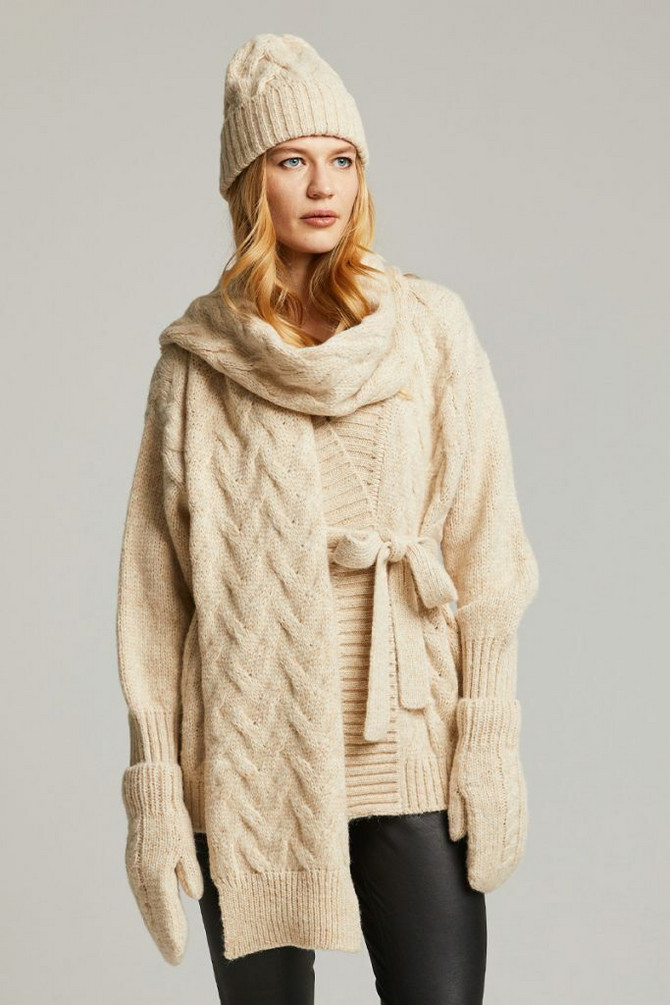 Andiata, Augusta Villatakki, Vaalean beige