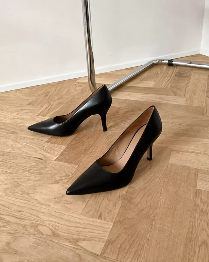 Flattered, Roberta Heels