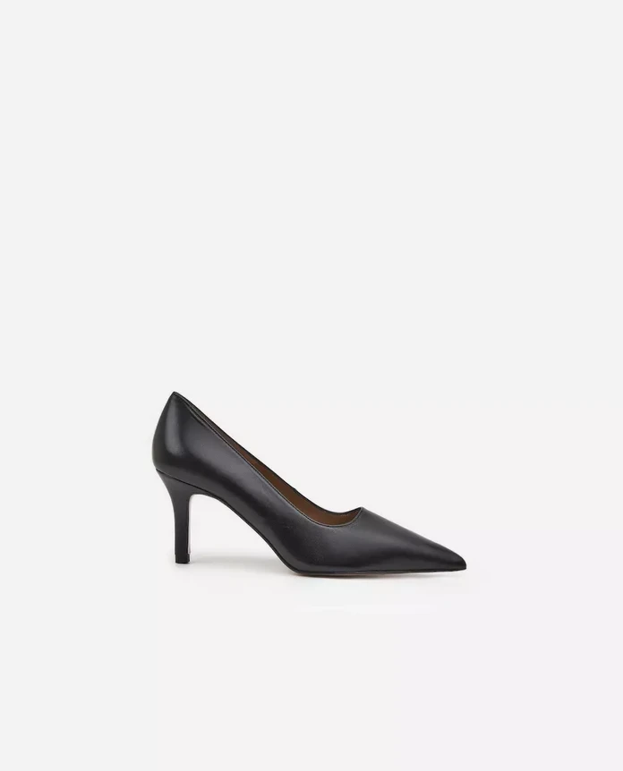 Flattered, Roberta Heels