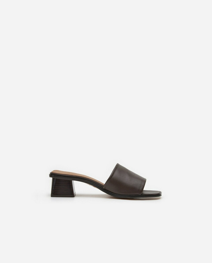 Flattered, Jody Heels Brown