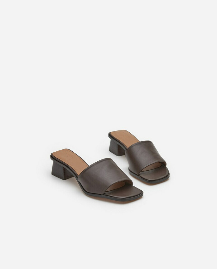 Flattered, Jody Heels Brown