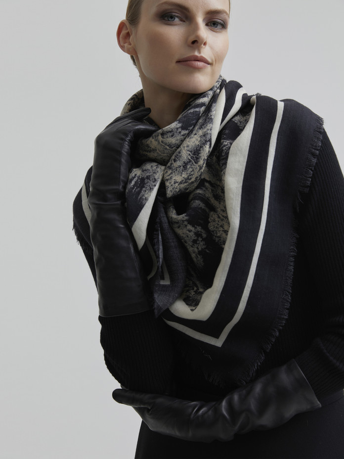 Andiata, Havina Scarf