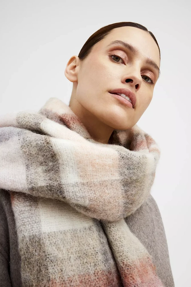 Gustav, Dereen Fluffy Wool Scarf