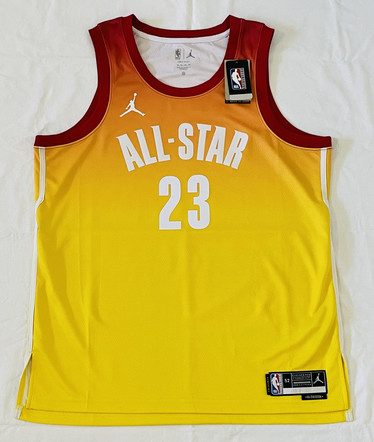 Lauri Markkanen Pelipaita