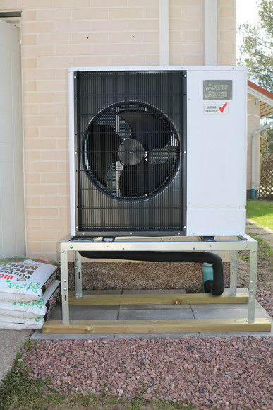 Mitsubishi Electric EcoDan/SHWM140YAA paketti