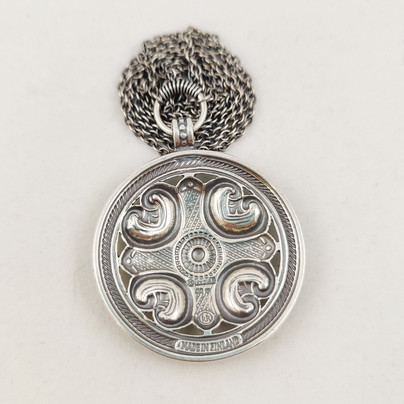 Kalevala Koru, (iso) Räisälän Riipus + ketju, Hopeaa -83