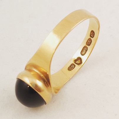 Kotimainen vintagekoru, Sormus savukvartsilla 14k kultaa, -62