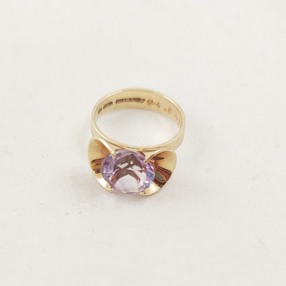 Elis Kauppi, Ring with lilac Stone , 14c gold -75