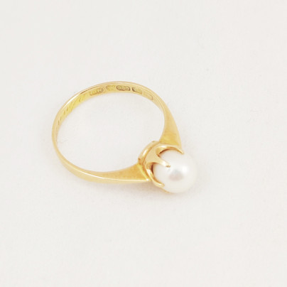 Reivonen Hemmo Juhani , Turku, Finland. Pearl Ring , 14c gold -66