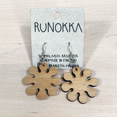 Kukka - kotimaisesta tervalepästä valmistettu koru