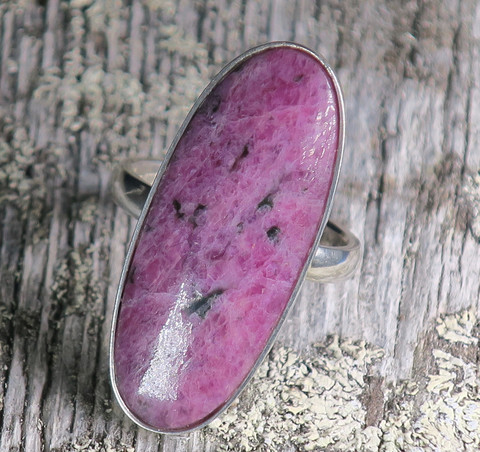 Hopeasormus rubiinizoisiitti 17,7mm, ovaali 13x32mm kivi  nro1
