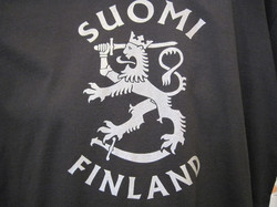 T-paita Suomen leijona, musta/hopea, isot koot 3XL-4XL