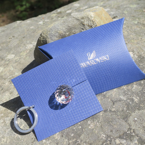 Avaimenperä Swarovskin kristallia 2cm, jossa joulupukki ja poro