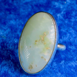 Hopeasormus kryso-opaali 18,7mm, kookas ovaali kivi 20x33mm