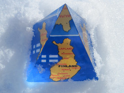 Lasipyramidi, Suomen kartta 47x47mm