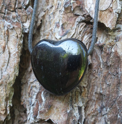Riipus obsidiaani musta 3x3cm porattu sydän