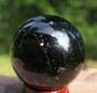 Kivipallo turmaliini musta 100g 37mm