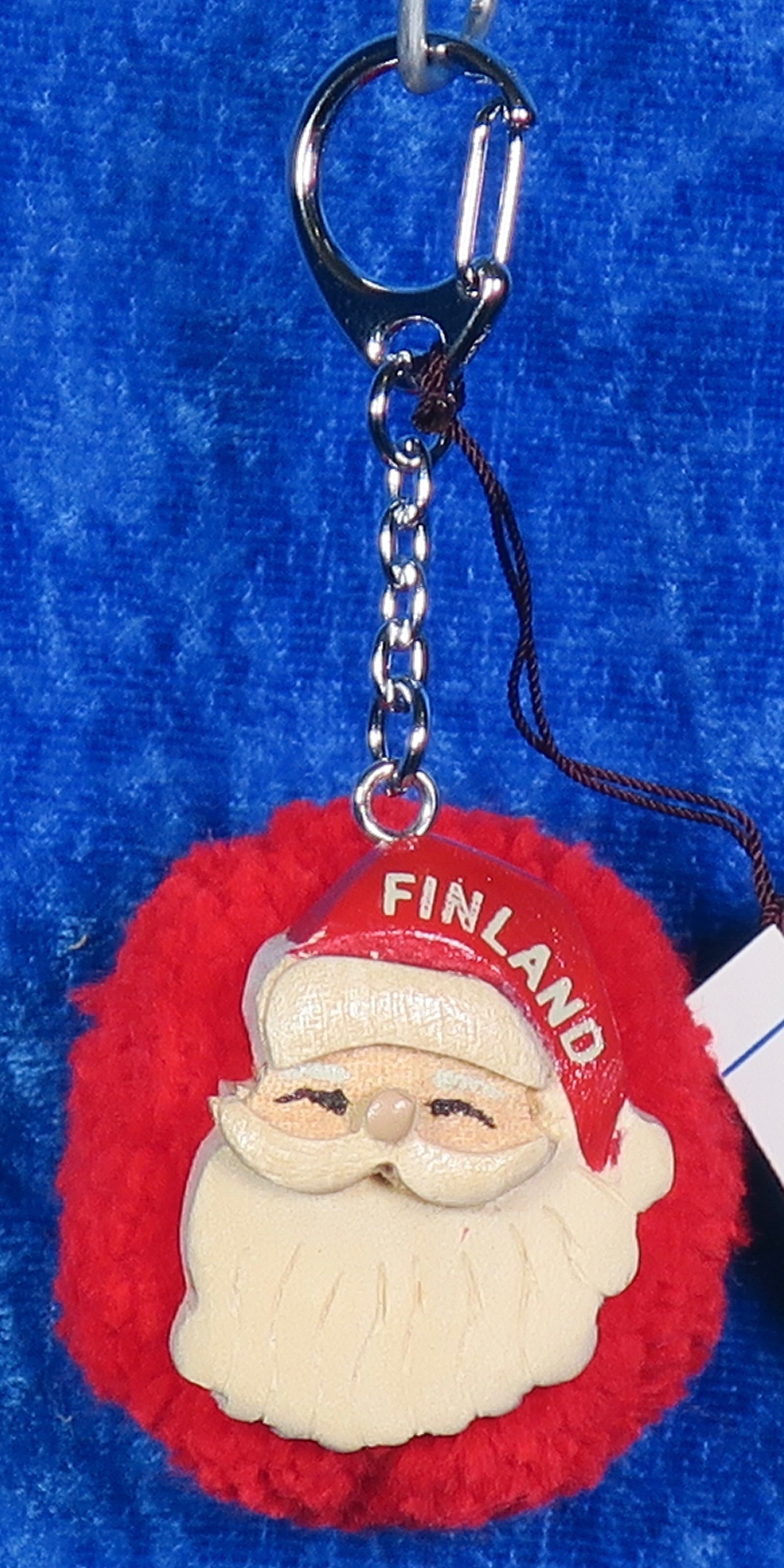 Avaimenperä joulupukki, Finland, lankatupsu-pompom – Kivikauppa Qii