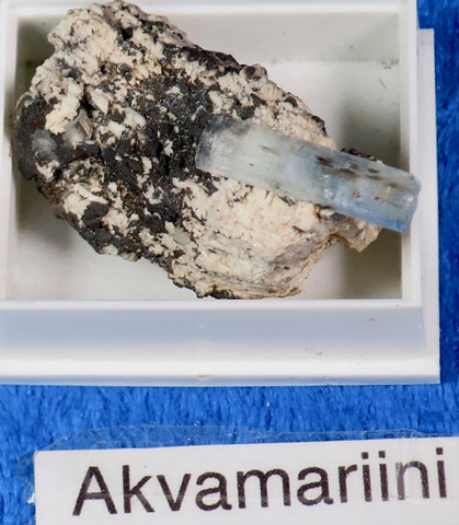 Akvamariini ja musta turmaliini kidesykerö 14g ak112 Namibia