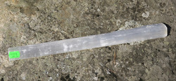 Seleniitti chakrahoitosauva, raaka, n.38cm, 400g (chakra healing wand)