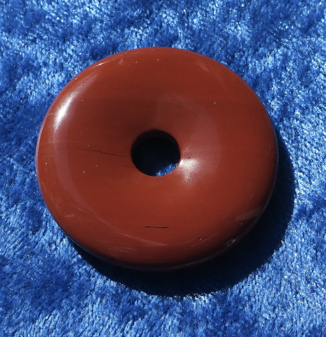 Riipus punainen jaspis kividonitsi 40mm
